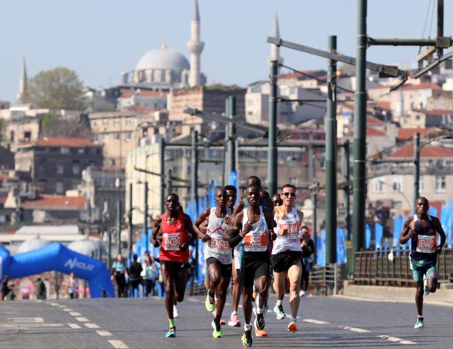 N Kolay İstanbul Yarı Maratonu’nda kazananlar belli oldu! 12 binden fazla sporcu katıldı