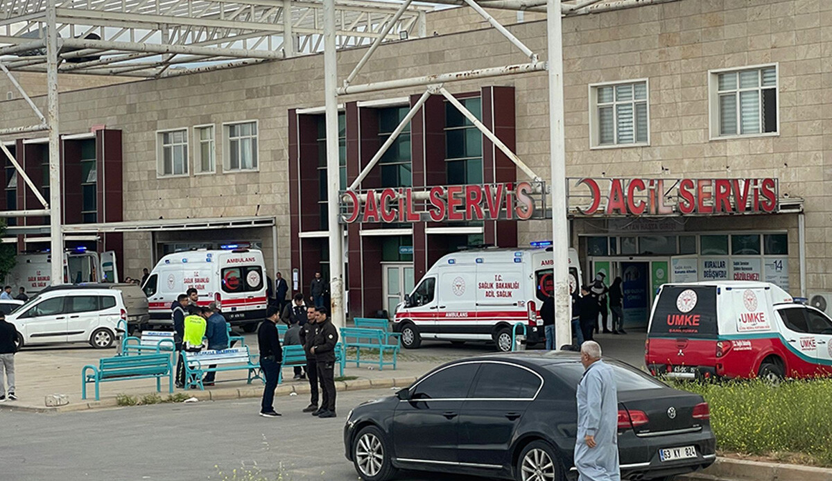 Suriye'den acı haber: 2 polis şehit oldu, 7 polis yaralı Suriye'den acı haber: 2 polis şehit oldu, 7 polis yaralı