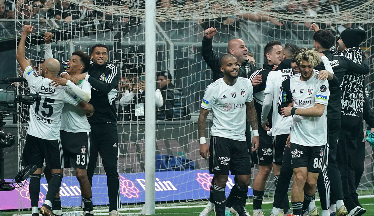 Zirveye Kartal pençesi | Dev derbide kazanan Beşiktaş