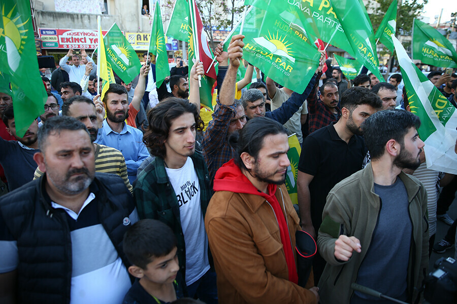 Mersin'de provokasyon! HÜDA PAR'lılara saldırı gerçekleşti: 3 kişi yaralandı