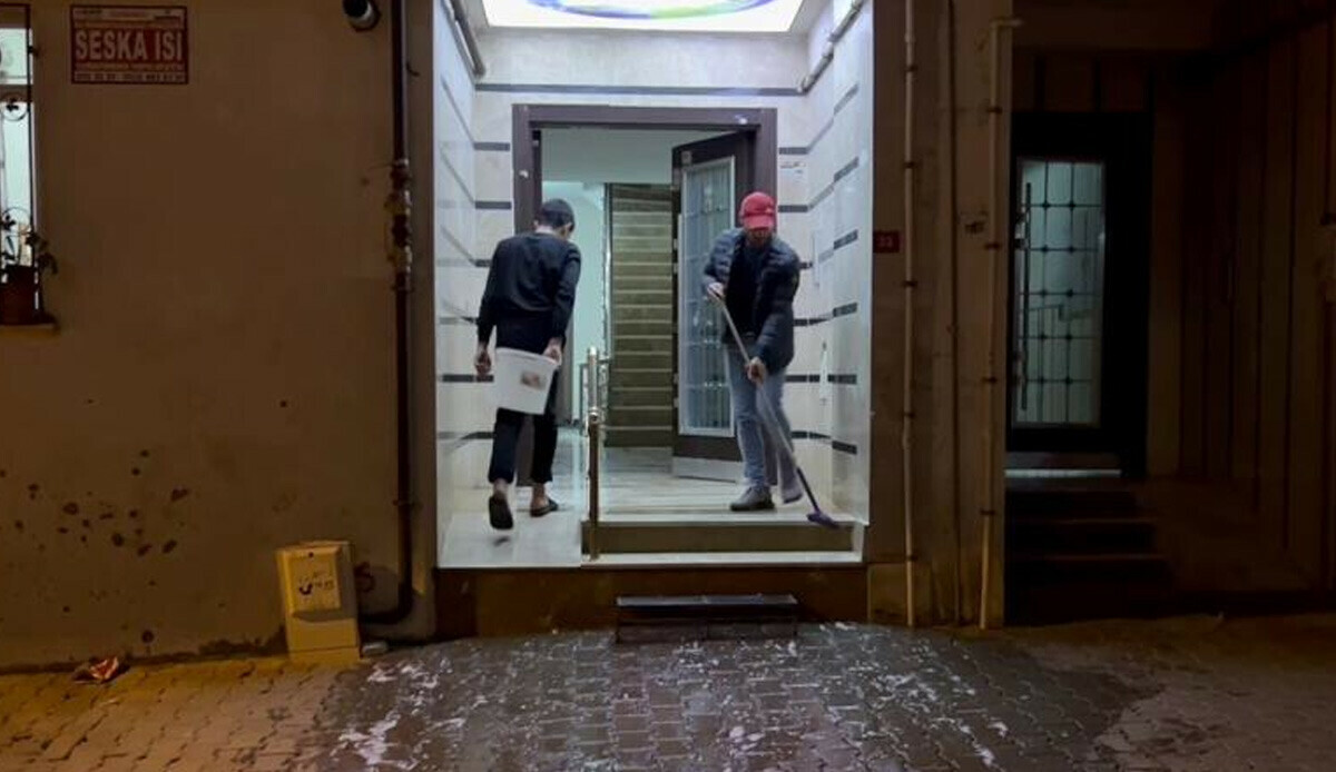 Başakşehir'de platonik aşık dehşeti! Sokak ortasında önce kadını öldürdü sonra intihar etti Başakşehir'de platonik aşık dehşeti! Sokak ortasında önce kadını öldürdü sonra intihar etti
