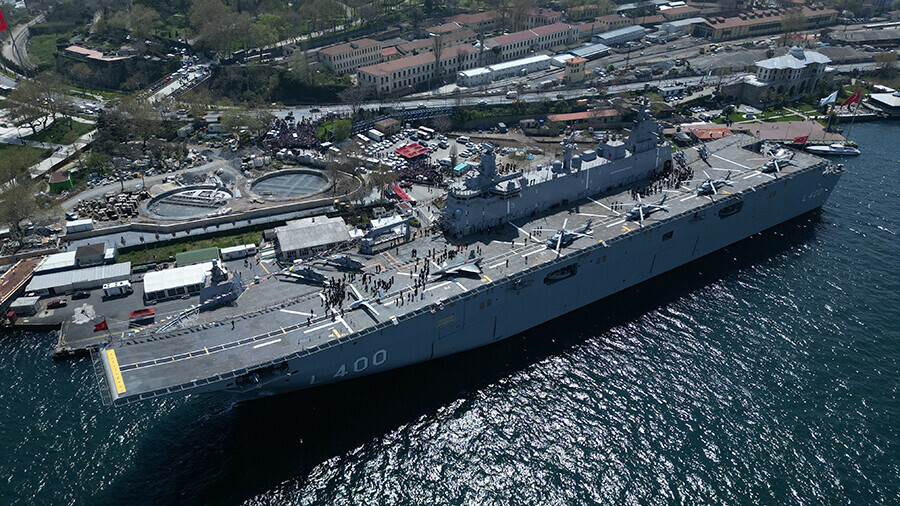 SİHA gemisi TCG Anadolu, Çanakkale Boğazı'ndan geçti
