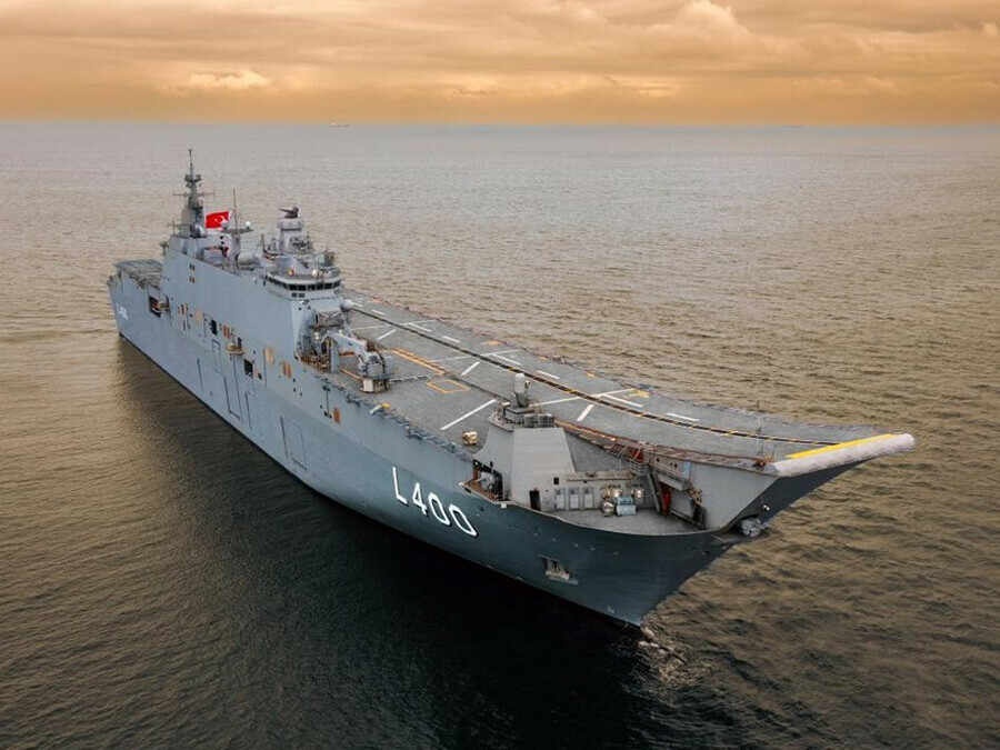 SİHA gemisi TCG Anadolu, Çanakkale Boğazı'ndan geçti