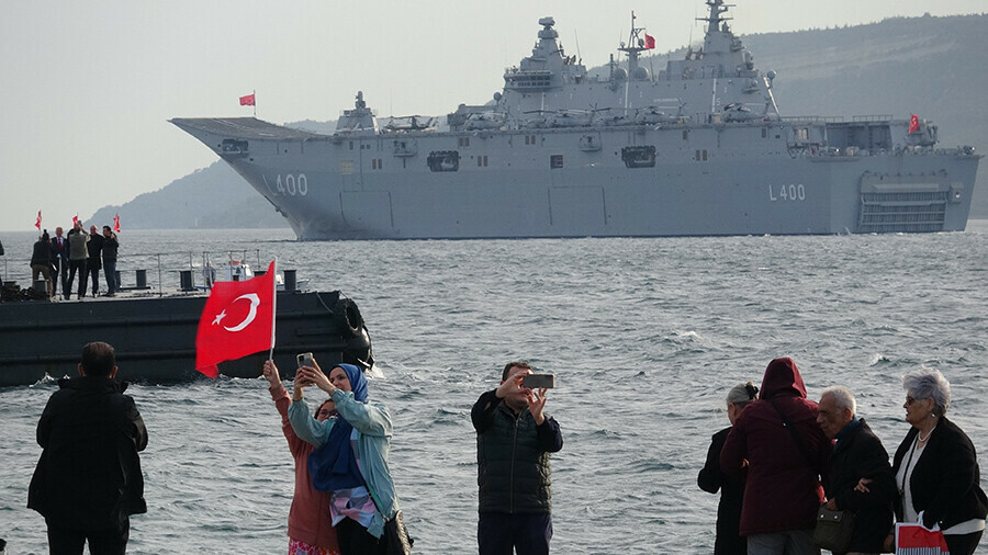 SİHA gemisi TCG Anadolu, Çanakkale Boğazı'ndan geçti