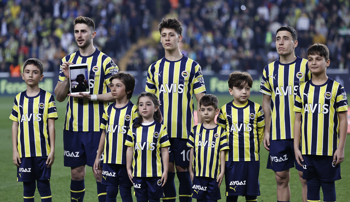 Fenerbahçe'de sakatlık şoku! Türk yıldızda yırtık ve kanama tespit edildi Fenerbahçe'de sakatlık şoku! Türk yıldızda yırtık ve kanama tespit edildi