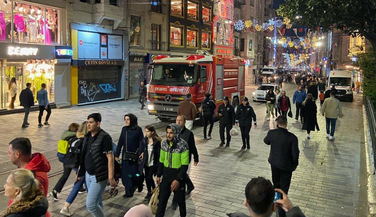 1 Mayıs Emek ve Dayanışma Günü dolayısıyla kapatılan İstiklal Caddesi, yeniden açıldı 1 Mayıs Emek ve Dayanışma Günü dolayısıyla kapatılan İstiklal Caddesi, yeniden açıldı
