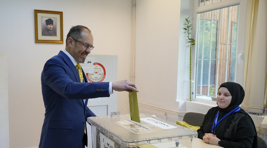 Yurt dışında seçim heyecanı! Gurbetçi Türkler sandıklara akın ediyorlar