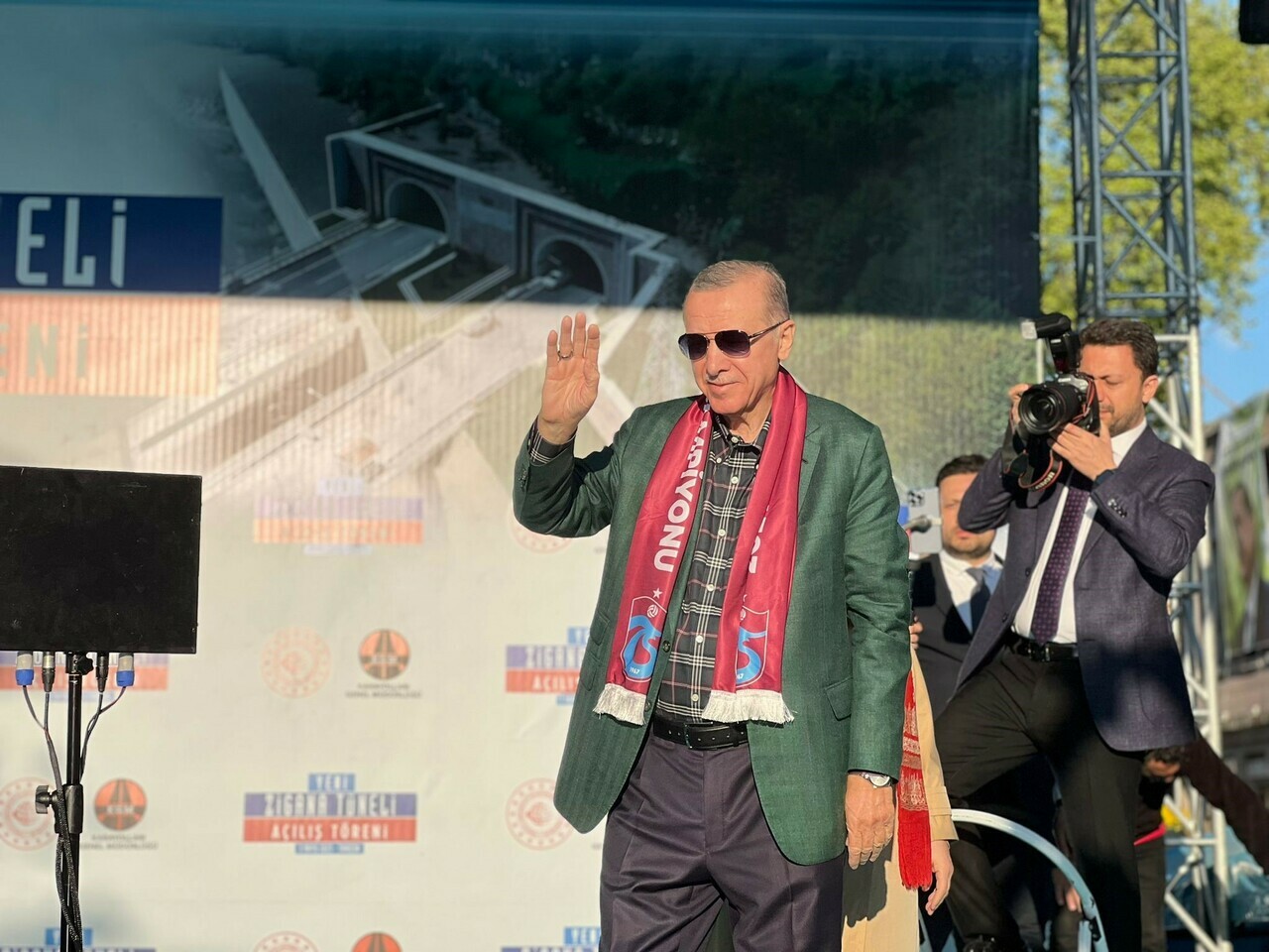 Cumhurbaşkanı Erdoğan'dan Kılıçdaroğlu'na 'Bayraktar' tepkisi: Verdiğim bir kuruş yoktur, yüreğin varsa çık açıkla! Cumhurbaşkanı Erdoğan'dan Kılıçdaroğlu'na 'Bayraktar' tepkisi: Verdiğim bir kuruş yoktur, yüreğin varsa çık açıkla!