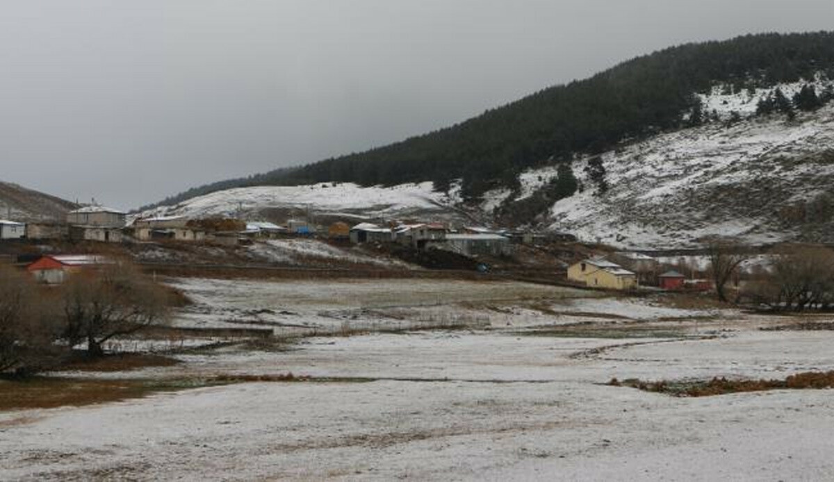 Batı'da güneş Doğu'da kar: Ardahan'da beyaz örtü sürprizi