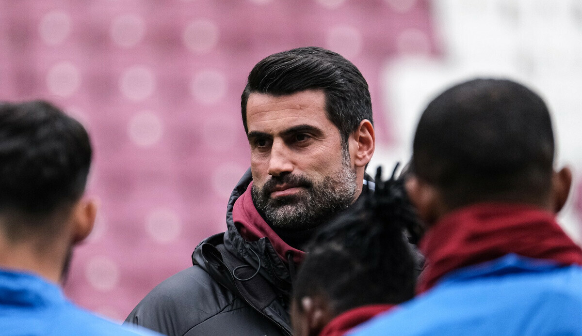 Mehmet Büyükekşi Hatayspor'un iç saha maçlarını Mersin'de oynayacağını açıkladı Mehmet Büyükekşi Hatayspor'un iç saha maçlarını Mersin'de oynayacağını açıkladı