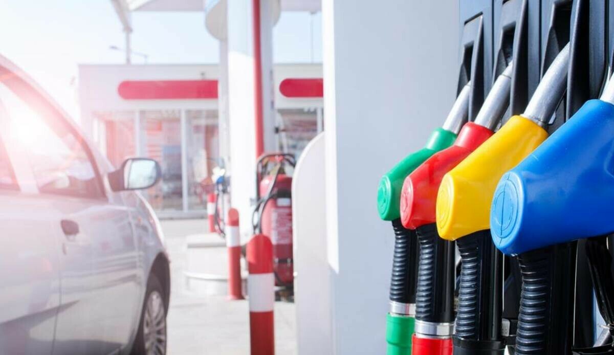 Akaryakıtta 14 ay sonra bir ilk! Motorine indirim iptal oldu, çok daha büyüğü geliyor
