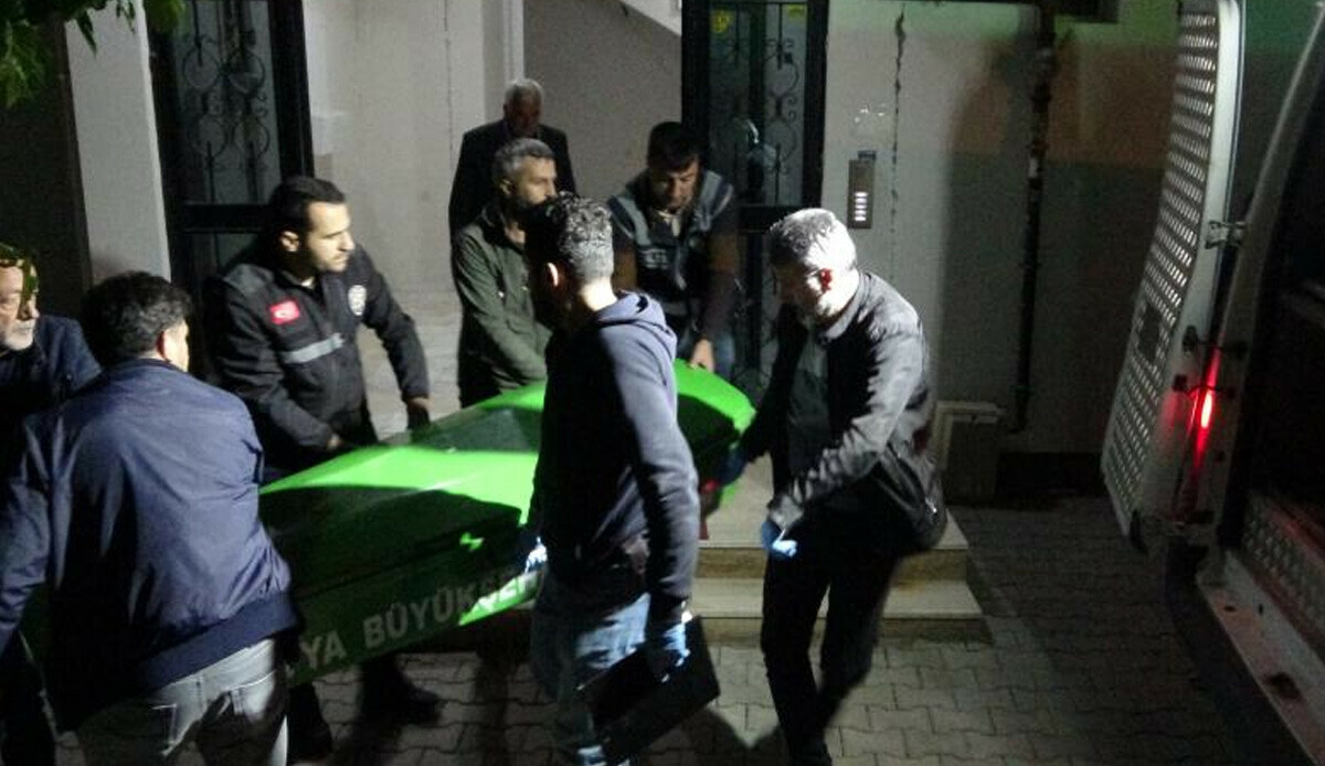 Malatya’da akşam vakti dehşet! 1 çocuk annesi kadını başından vurarak öldürdü, intihar etmek istedi Malatya’da akşam vakti dehşet! 1 çocuk annesi kadını başından vurarak öldürdü, intihar etmek istedi