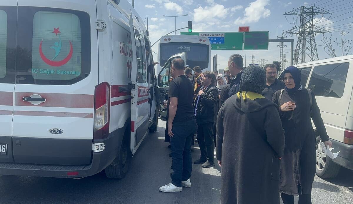 İstanbul&#039;da servis aracı kaza yaptı: Çok sayıda kişi yaralandı