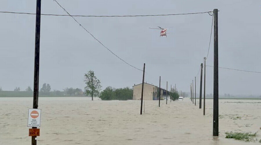 Olumsuz hava koşulları hayatı felç etti! İtalya zor durumda