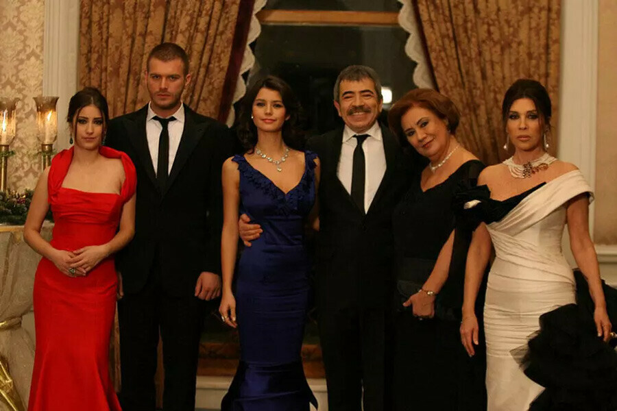 Beren Saat’ten, yeni Aşk-ı Memnu yorumu: Aynısını beklememek lazım Beren Saat’ten, yeni Aşk-ı Memnu yorumu: Aynısını beklememek lazım