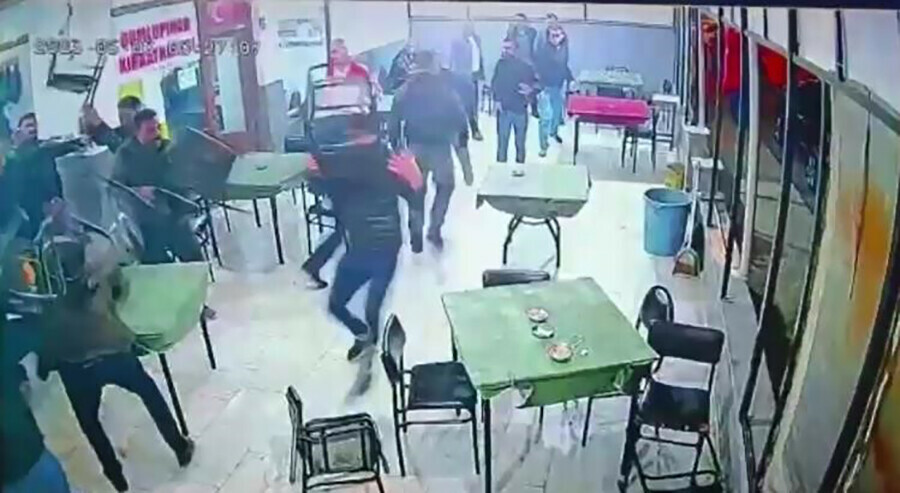 Vatandaşları döven Yeşil Sol Partili 6 kişi cezaevine gönderildi