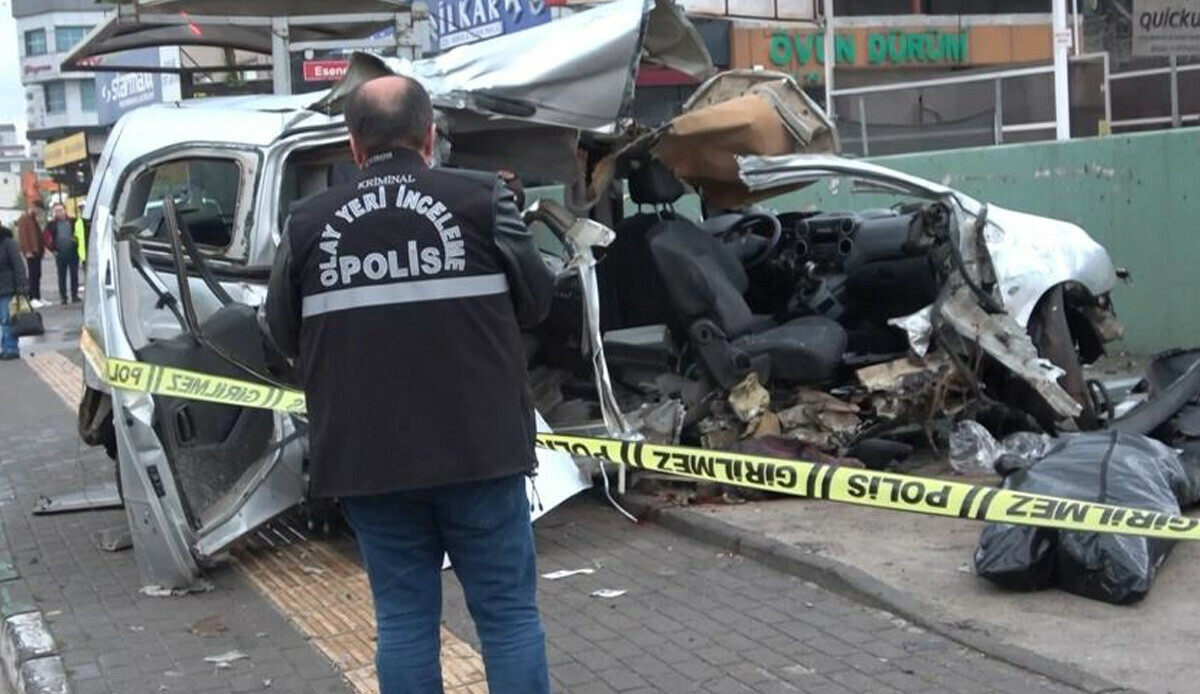 Bursa’da feci kaza! Araç ikiye bölündü: 2 ölü, 1 yaralı