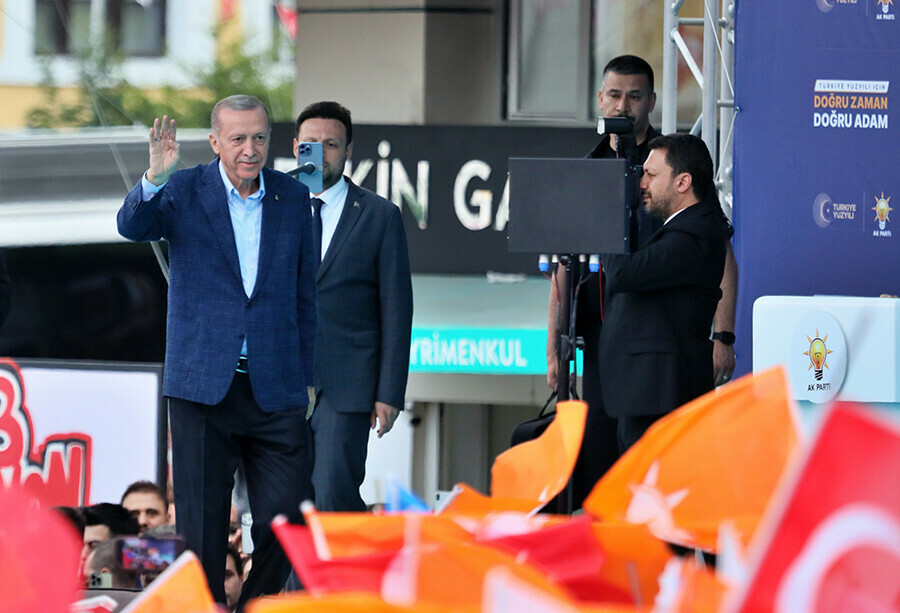 Samsun Cumhurbaşkanı Erdoğan'ı kucakladı! Mitinge 120 bin kişi katıldı