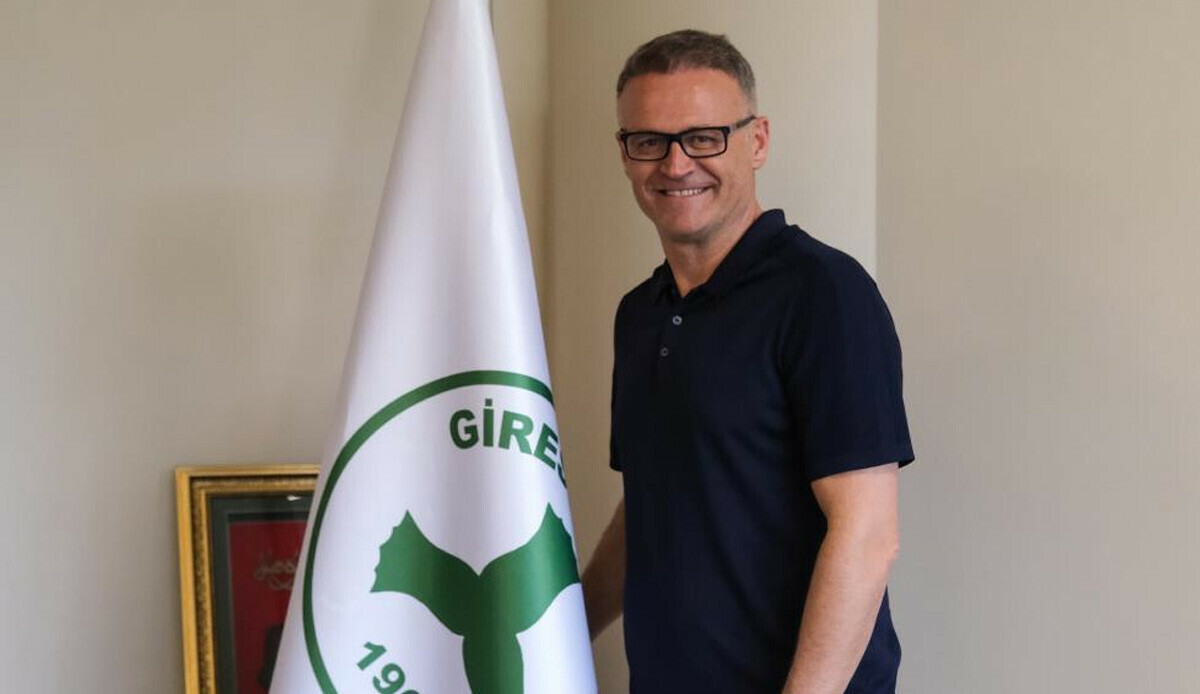 Giresunspor Fenerbahçe maçı öncesi teknik direktör İrfan Buz ile resmi sözleşme imzaladı Giresunspor Fenerbahçe maçı öncesi teknik direktör İrfan Buz ile resmi sözleşme imzaladı