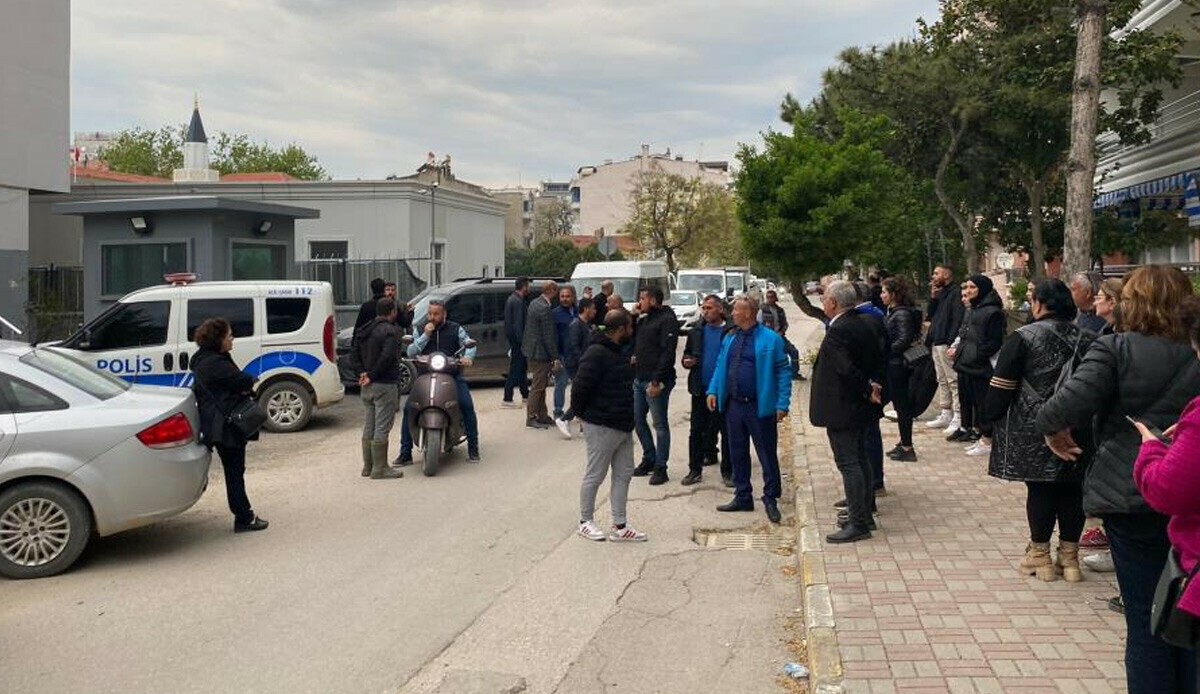 Balıkesir'de AK Parti seçim aracına saldırı! Şoför darp edildi: 2 kişi gözaltında