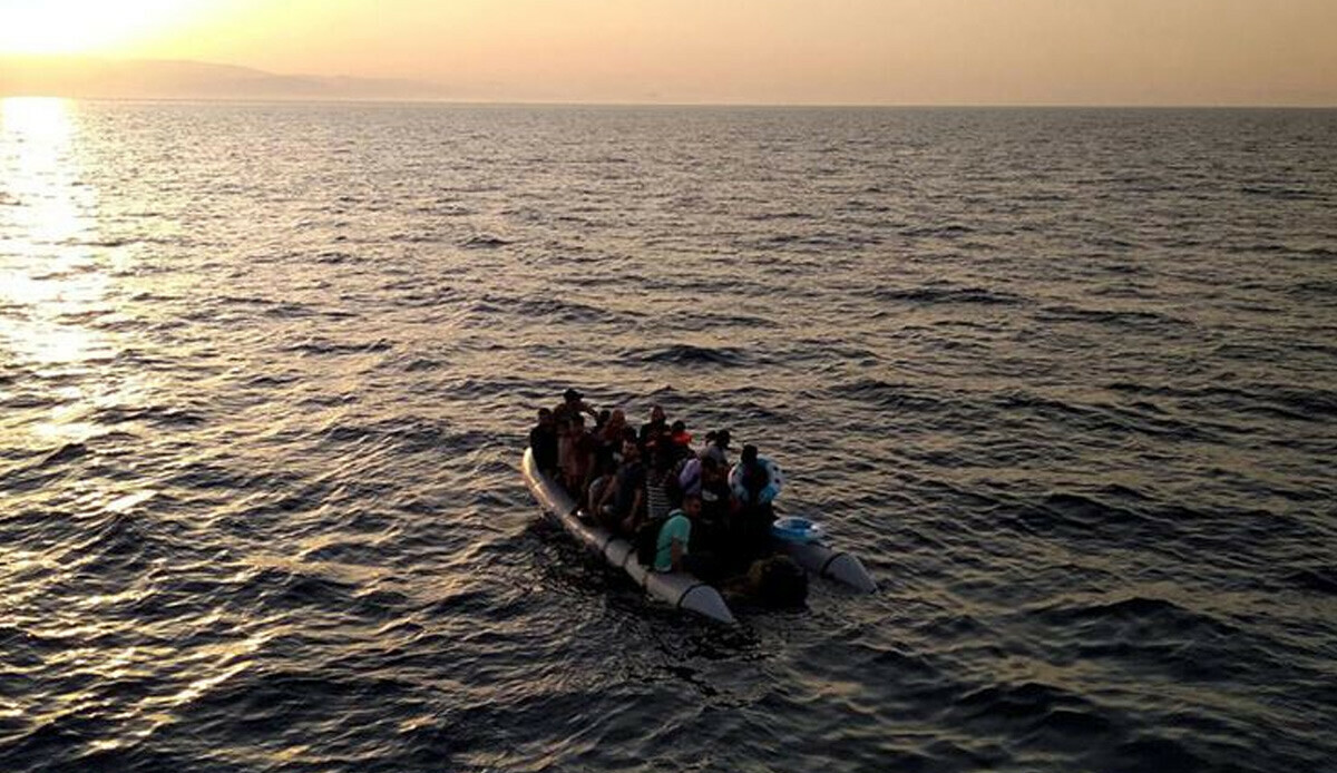 Ayvalık açıklarında düzensiz göçmen faciası! Yunanistan&#039;ın geri ittiği tekne battı: Ölü ve kayıplar var