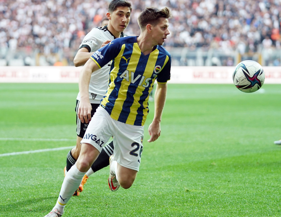 Süper Lig'de olay transfer! Trabzonspor aradığı orta sahayı Fenerbahçe'de buldu Süper Lig'de olay transfer! Trabzonspor aradığı orta sahayı Fenerbahçe'de buldu