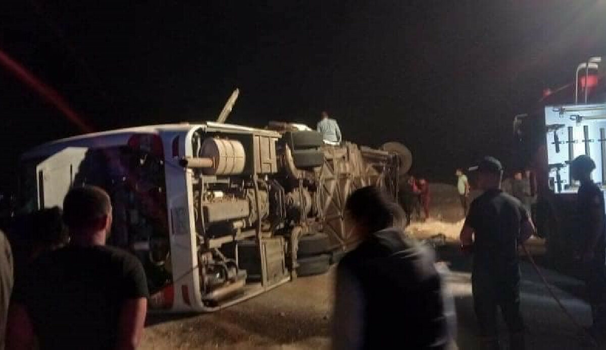 Yolcu otobüsü kamyona çarptı! Feci kazada 14 kişi öldü Yolcu otobüsü kamyona çarptı! Feci kazada 14 kişi öldü