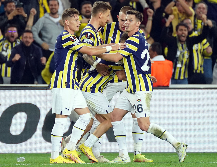 Süper Lig'de olay transfer! Trabzonspor aradığı orta sahayı Fenerbahçe'de buldu Süper Lig'de olay transfer! Trabzonspor aradığı orta sahayı Fenerbahçe'de buldu