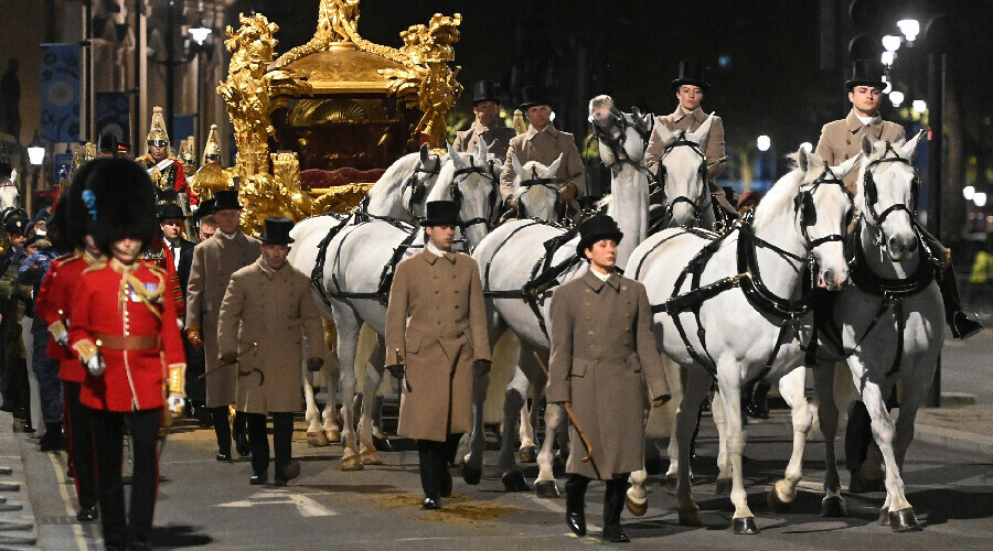 İngiltere, Kral Charles'ın taç giyme törenine hazırlanıyor