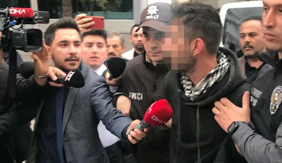 AK Parti Ankara İl Başkanlığı binasına saldırı düzenlendi AK Parti Ankara İl Başkanlığı binasına saldırı düzenlendi