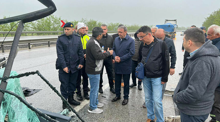 Balıkesir’de öğrencileri taşıyan otobüs kaza yaptı: 33 yaralı