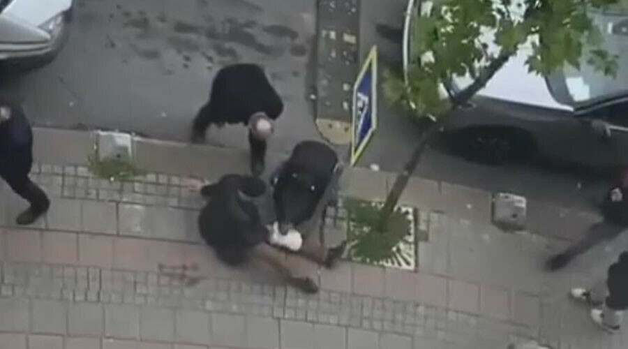 Saldırıya uğradığını düşünen hakim sara nöbeti geçiren adamı vurdu Saldırıya uğradığını düşünen hakim sara nöbeti geçiren adamı vurdu