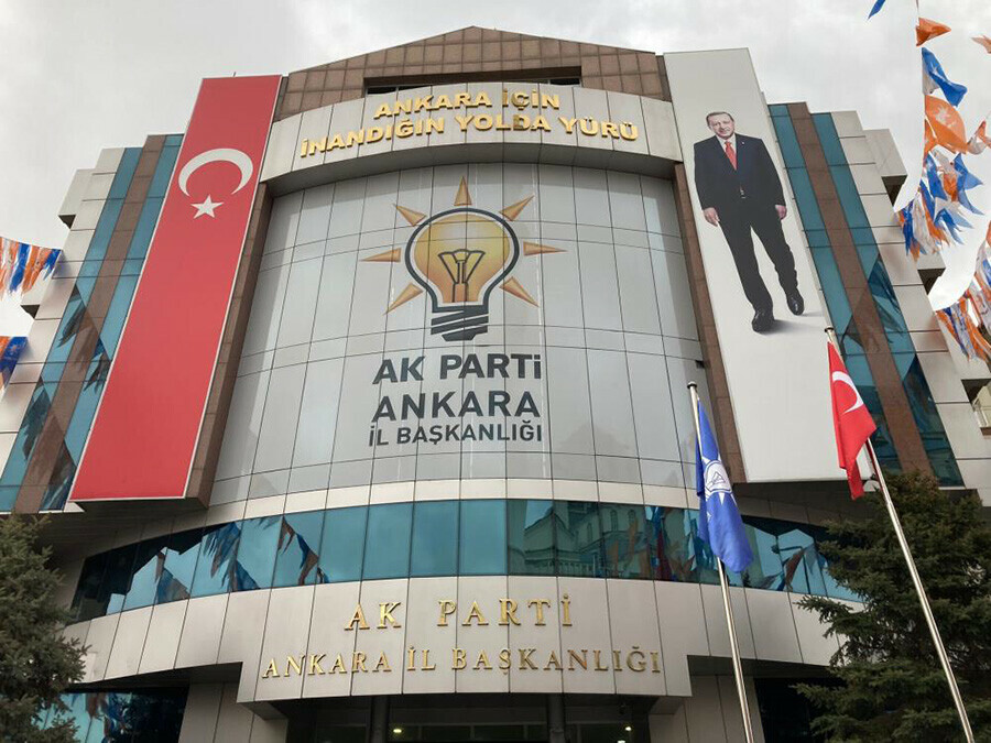 AK Parti Ankara İl Başkanlığı binasına saldırı düzenlendi