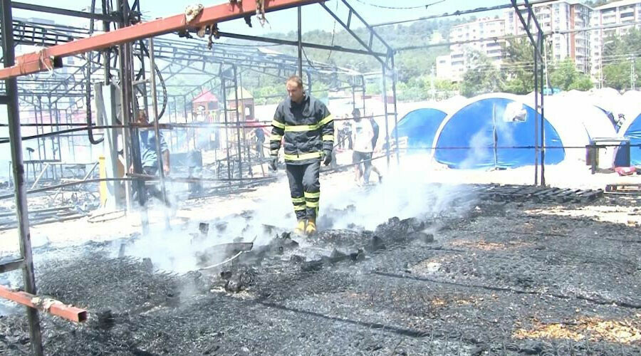 Çadır kentte yangın: Geriye kül yığınları kaldı