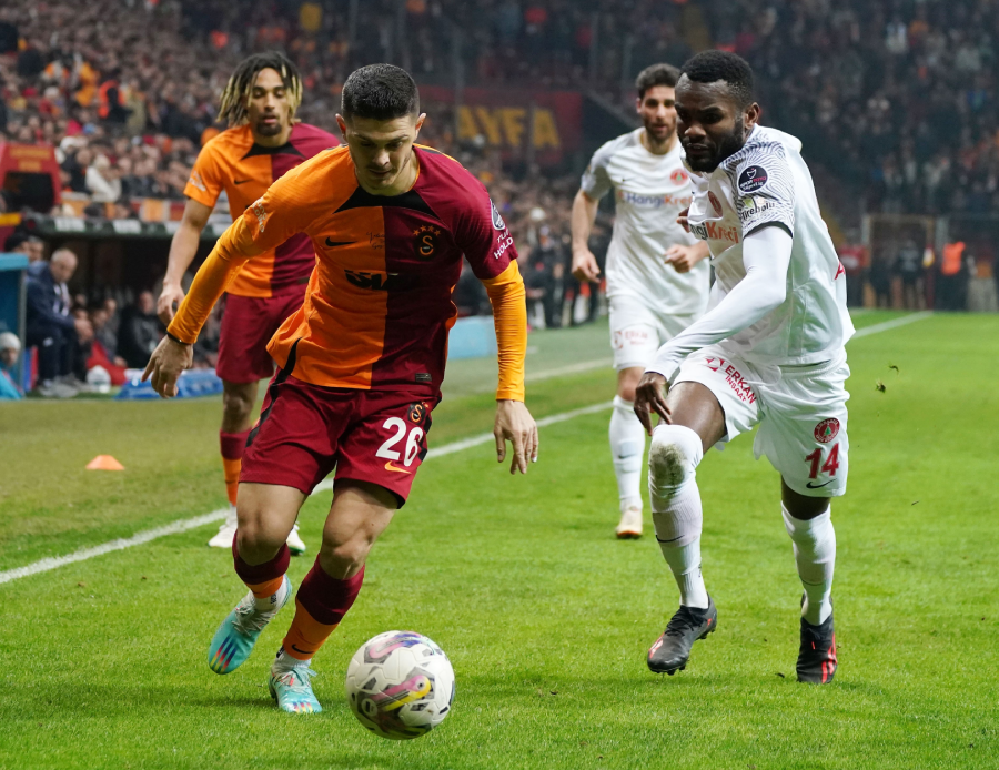 Süper Lig'de kriz çıkartacak hamle: Ali Koç, Galatasaray'ın yıldızını Fenerbahçe'ye transfer ediyor