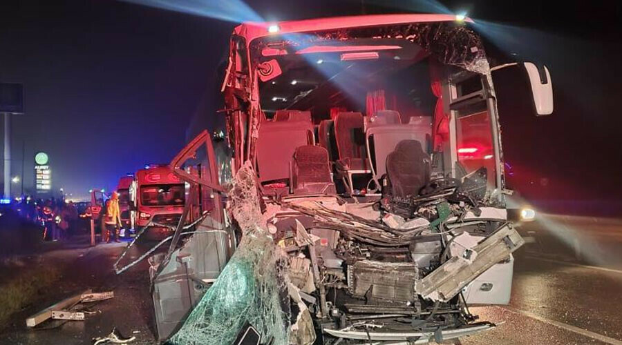 Balıkesir’de öğrencileri taşıyan otobüs kaza yaptı: 33 yaralı