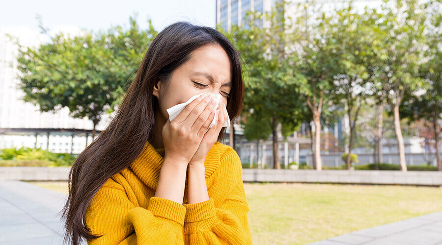 Bahar aylarını kabusa çeviren polen alerjisi çözümsüz değil! İşte saman nezlesinin doğal tedavi yöntemleri...