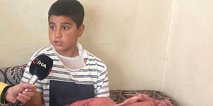 10 yaşındaki Yazan, CHP seçim bürosunda yaşadığı dehşeti anlattı: "Önce itti, sonra tutup çayı üzerime döktü" 10 yaşındaki Yazan, CHP seçim bürosunda yaşadığı dehşeti anlattı: "Önce itti, sonra tutup çayı üzerime döktü"