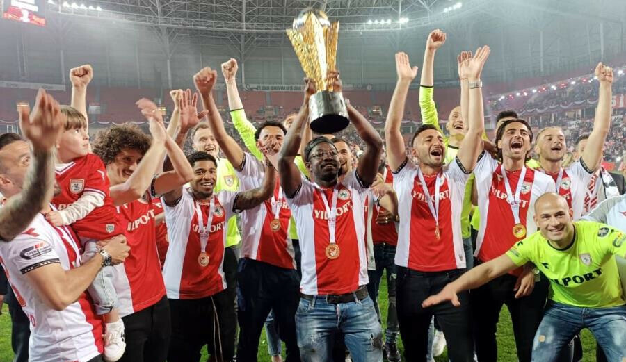 Süper Lig'e geri dönen Samsunspor şampiyonluk kupasına kavuştu Süper Lig'e geri dönen Samsunspor şampiyonluk kupasına kavuştu