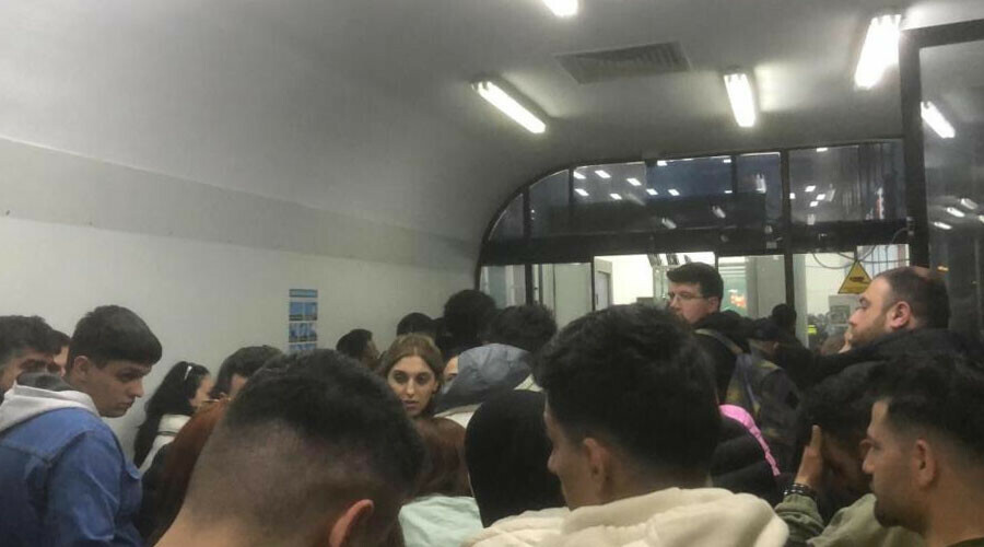 Bu kez cep telefonu değil! Sınır kapısında izdiham: Uzun kuyruklar oluştu