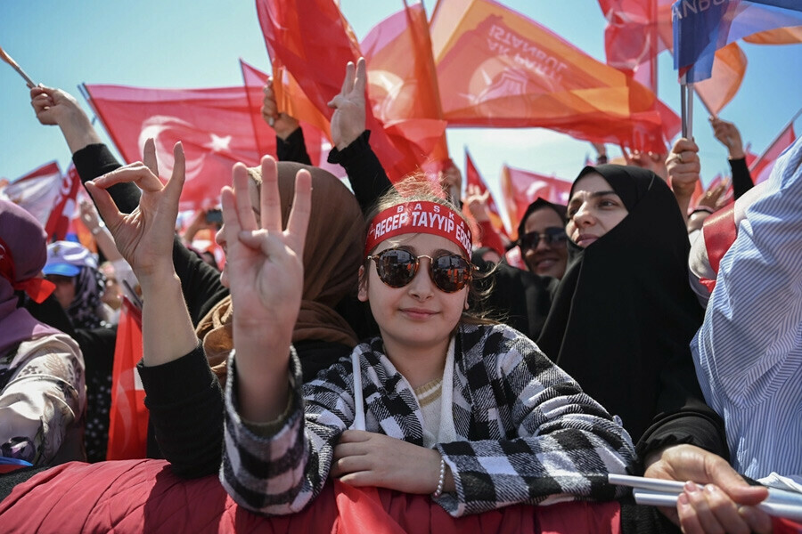 Cumhurbaşkanı Erdoğan, Batı medyasına 1 milyon 700 bin kişilik 'kapak' verdi! Kamu işçilerine müjde için salıyı işaret etti