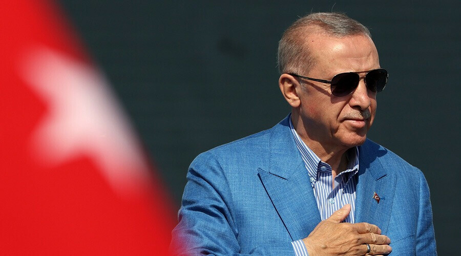 Cumhurbaşkanı Erdoğan, Batı medyasına 1 milyon 700 bin kişilik 'kapak' verdi! Kamu işçilerine müjde için salıyı işaret etti