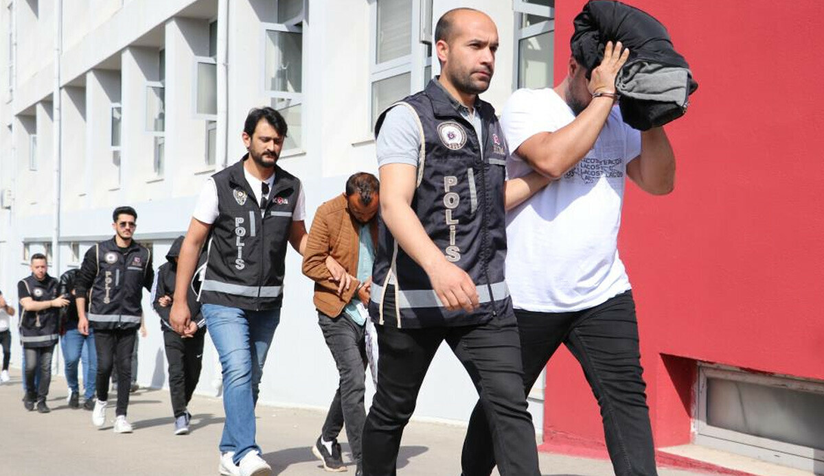 Hayali yağ satışıyla 150 milyon liralık vurgun: Operasyonla yakalanan 12 şüpheli tutuklandı Hayali yağ satışıyla 150 milyon liralık vurgun: Operasyonla yakalanan 12 şüpheli tutuklandı