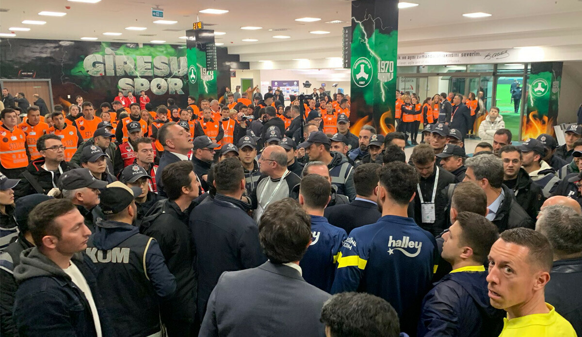 Giresunspor - Fenerbahçe maçı sonrası soyunma odası koridorları karıştı!