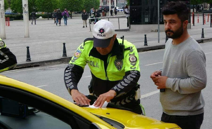Taksimetreyi açmadı, 2 bin 750 lira para istedi… İşgüzarlığı pahalıya mal oldu