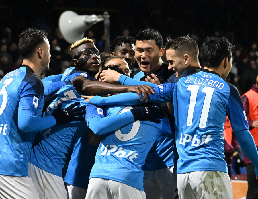 Fenerbahçe'den ayrılan yıldız oyuncu 60 milyon avroya imza atıyor! Manchester United dev transferi bitirdi Fenerbahçe'den ayrılan yıldız oyuncu 60 milyon avroya imza atıyor! Manchester United dev transferi bitirdi