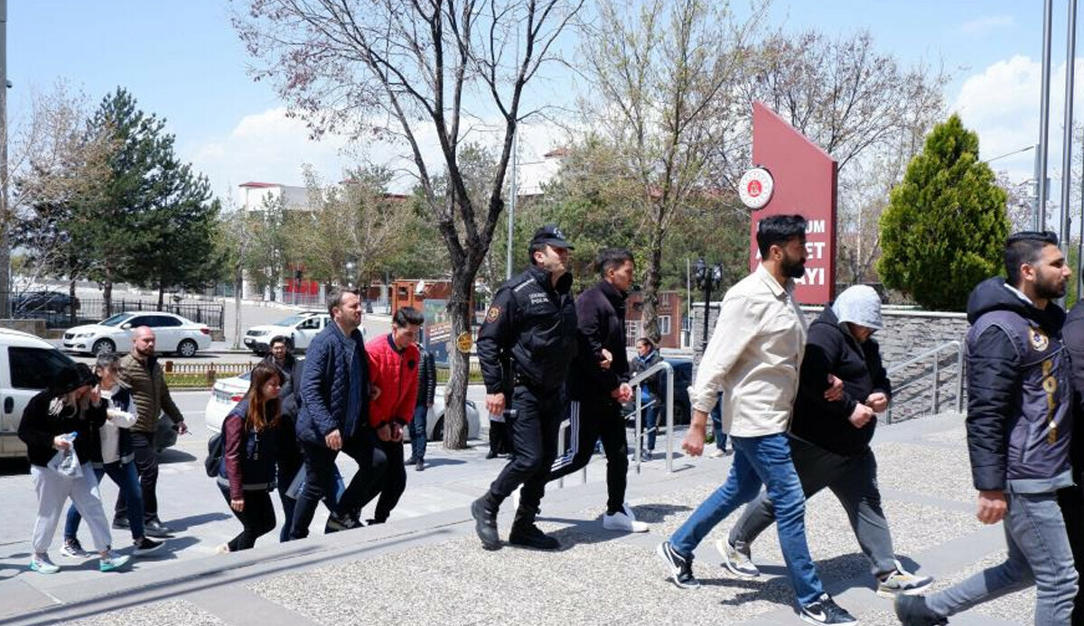 61 kişiyi 5 milyon lira dolandıran çeteye operasyon: Gözaltına alınan 9 şüpheliye tutuklama 61 kişiyi 5 milyon lira dolandıran çeteye operasyon: Gözaltına alınan 9 şüpheliye tutuklama