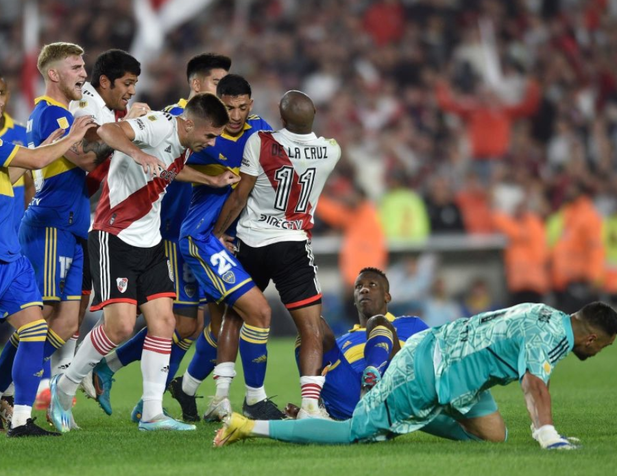 Tarihi derbide ortalık savaş alanına döndü: 7 kırmızı kart