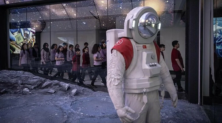 Türkiye'nin ilk uzay ve havacılık lisesi öğrencilerini bekliyor Türkiye'nin ilk uzay ve havacılık lisesi öğrencilerini bekliyor