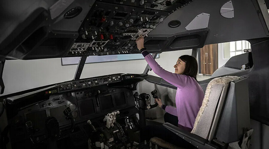 Türkiye'nin ilk uzay ve havacılık lisesi öğrencilerini bekliyor Türkiye'nin ilk uzay ve havacılık lisesi öğrencilerini bekliyor